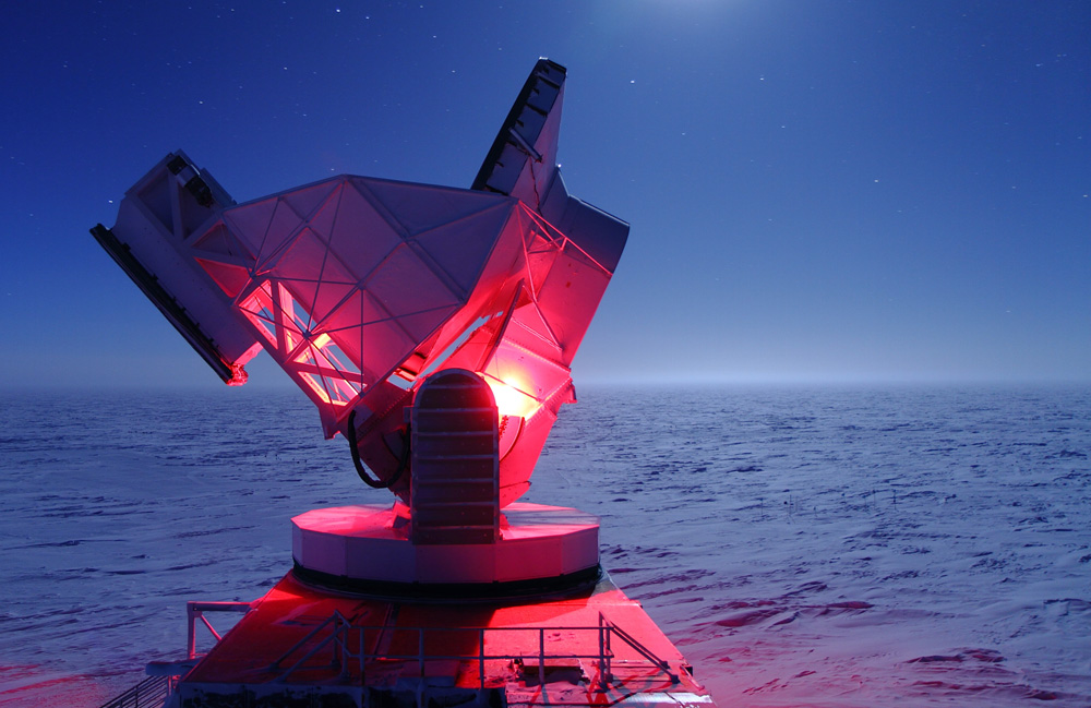 Telescope illuminated in red light.
