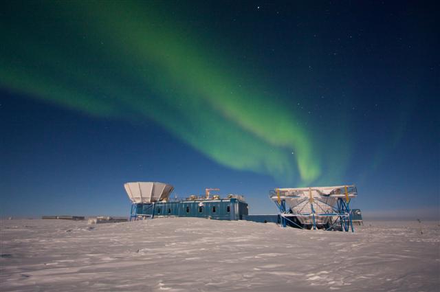 An aurora shimmers above MAPO at the South Pole.