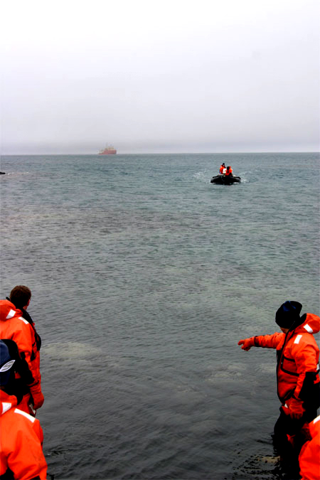 Zodiac motors to shore at Cape Shirreff.