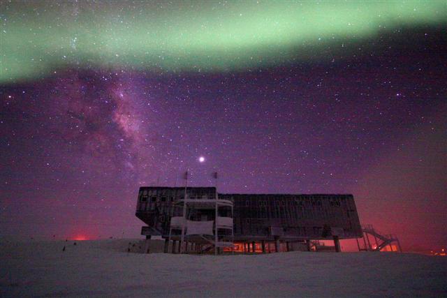 Aurora and night sky over a building.