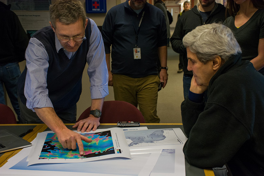 Glaciologist John Stone of University of Washington shows maps of the melting West Antarctic Ice Sheet to Secretary of State John Kerry