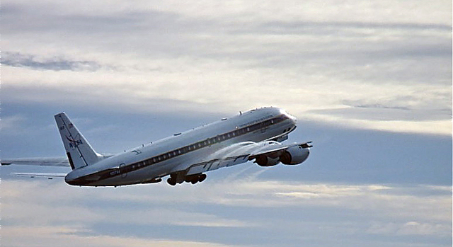 Plane in flight.