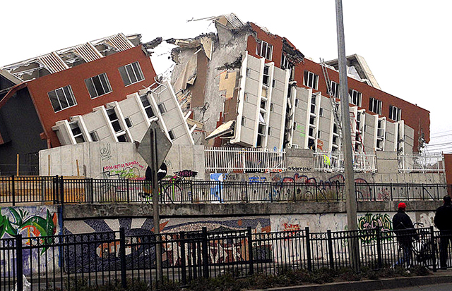 Damaged building in Chile after earthquake.
