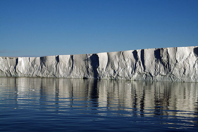 Front of an ice shelf.