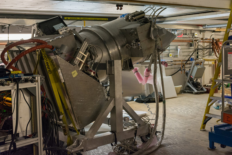 The SPT’s new detector and cryostat wait to be installed inside the telescope's instrumentation bay