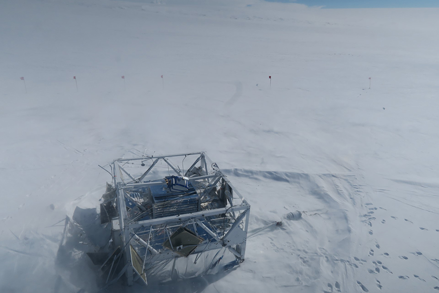 The SuperTIGER payload landed upside-down in a crevasse field. Before retrieval operations could begin, field safety coordinators had to land and inspect the site to make sure it was safe for the recovery team to work there. 