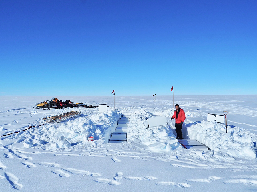 TJ Young installs a radar antenna array that measures ice deformation rates along the eastern shear margin of Thwaites Glacier. 