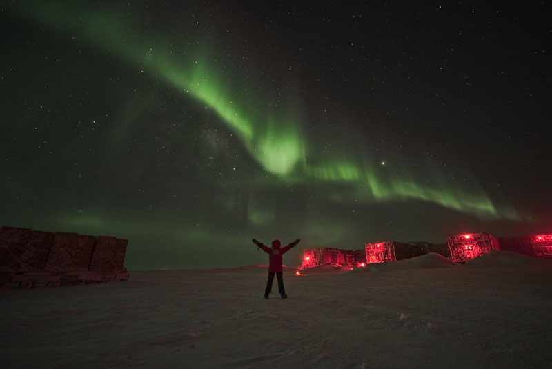 Clear skies meant dramatic aurora over Amundsen-Scott South Pole Station