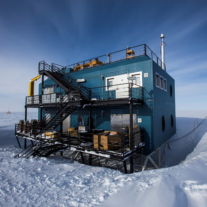 The Atmospheric Research Observatory at the edge of the South Poles clean air sector