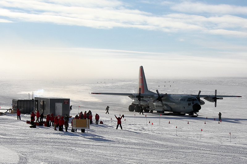 The last of the summer crew leaves Amundsen-Scott South Pole Station on board an LC-130